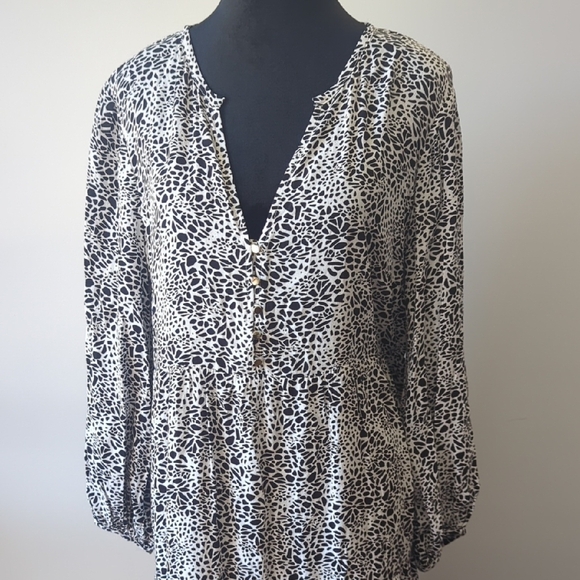 LOFT Monochrome Long Sleeve Dress - Picture 2 of 8